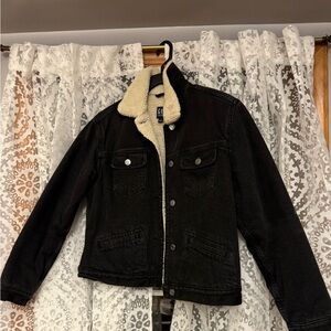 Gap Medium Women’s fleece lined jean jacket